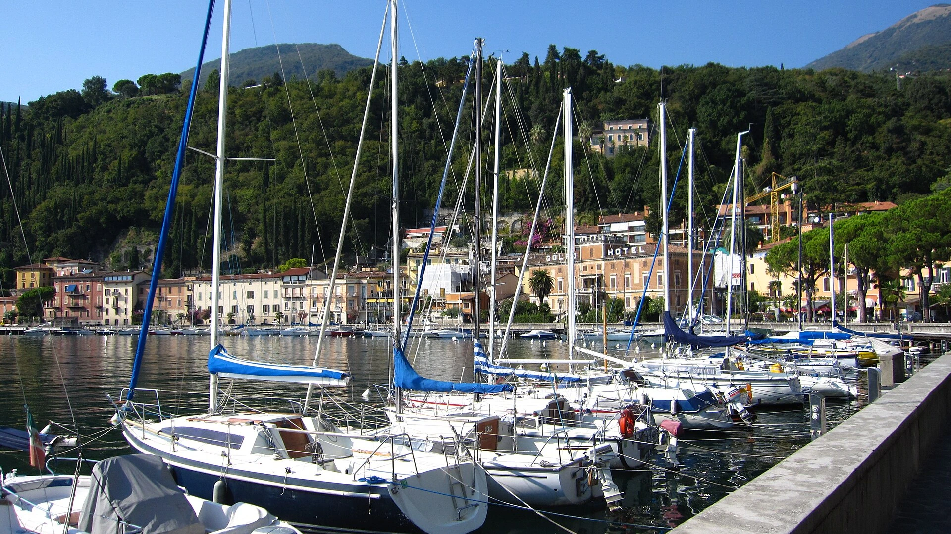 دریاچه گاردا · Toscolano-Maderno marina, on Lake Garda’s Lombardy shore — نمای مقصد.
